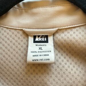 REI Women's Light Tan Polyester Top XL Brand New